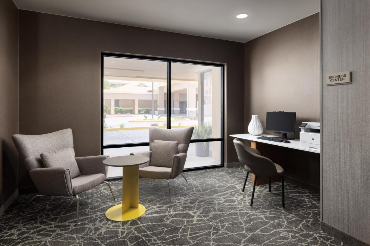 Springhill Suites Fresno Exterior foto