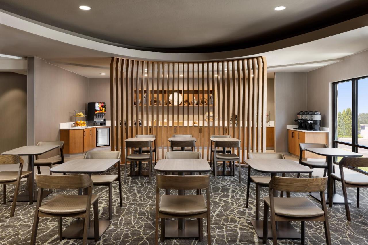 Springhill Suites Fresno Exterior foto