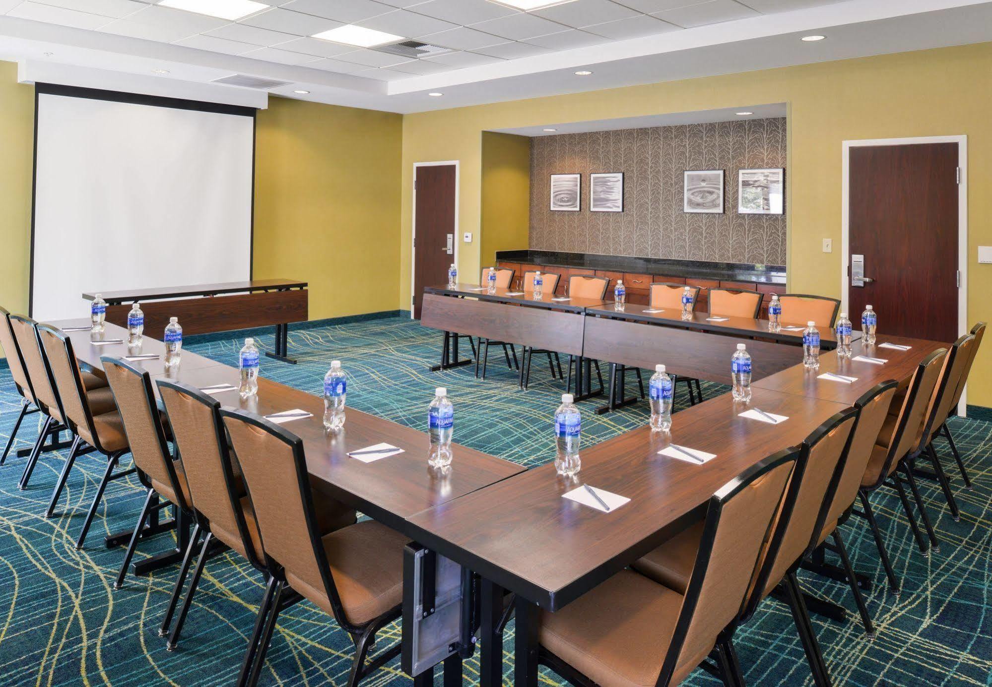 Springhill Suites Fresno Exterior foto
