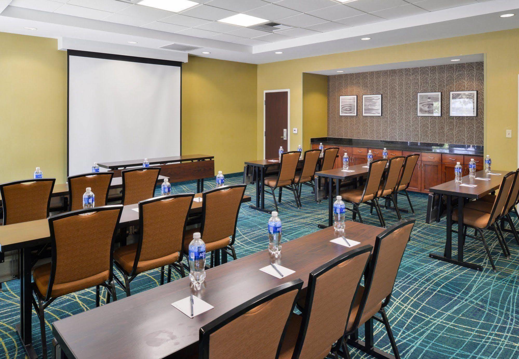 Springhill Suites Fresno Exterior foto